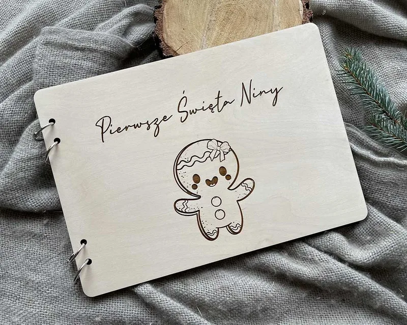 Album Piernik Dziewczynka z personalizacją – drewniany album świąteczny
