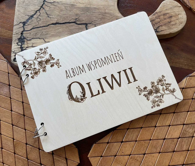 Album wspomnień na Roczek ze zdjęciem dziecka – personalizowana pamiątka