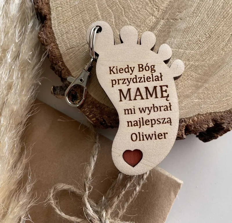 Brelok dla Mamy z personalizowanym grawerem – wyjątkowy prezent na Dzień Mamy
