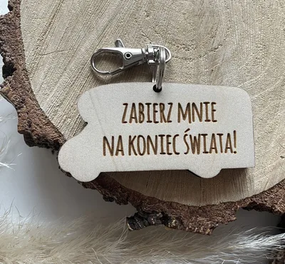 Brelok Kamper z dowolnym napisem – prezent walentynkowy dla miłośnika podróży