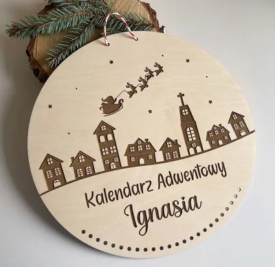 Kalendarz adwentowy z personalizacją – drewniany kalendarz na odliczanie do Bożego Narodzenia