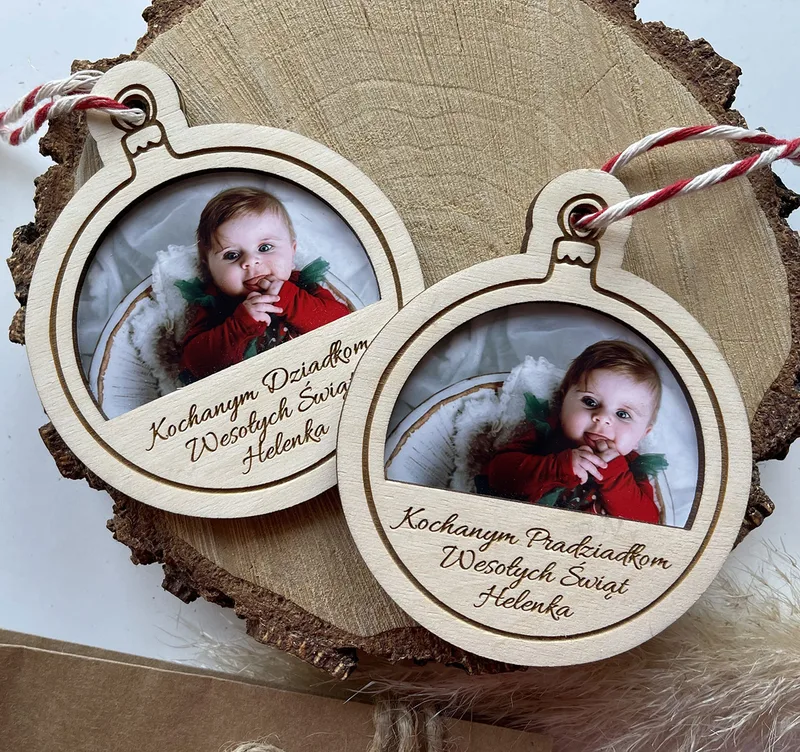 Zestaw 2 bombek choinkowych ze zdjęciem – personalizowane ozdoby z fotografią