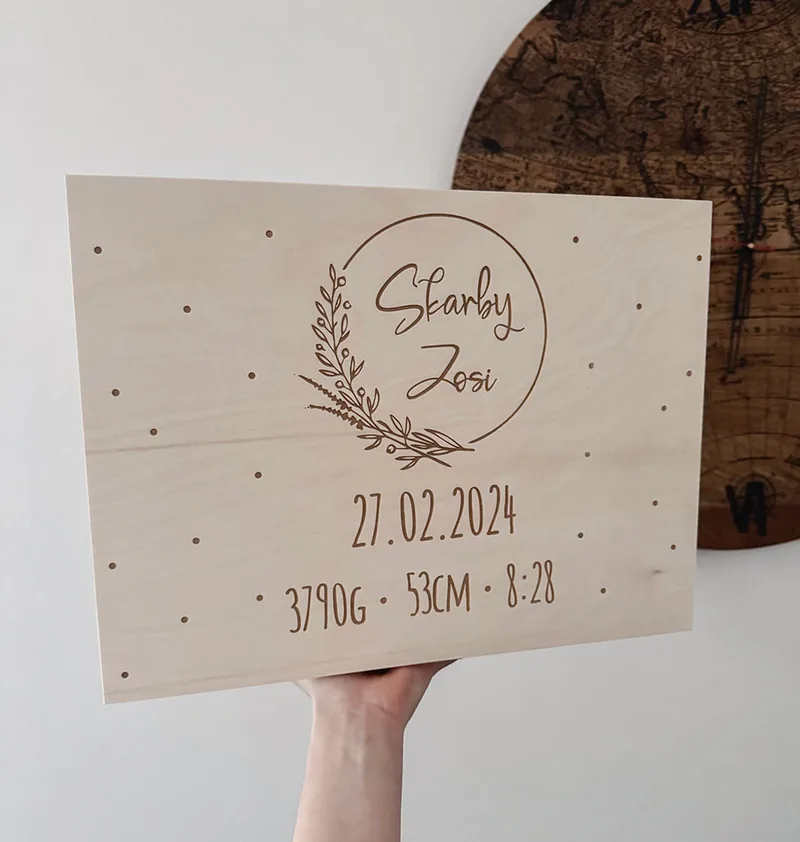 Duże pudełko w kropki z personalizacją – prezent na Chrzest lub urodziny