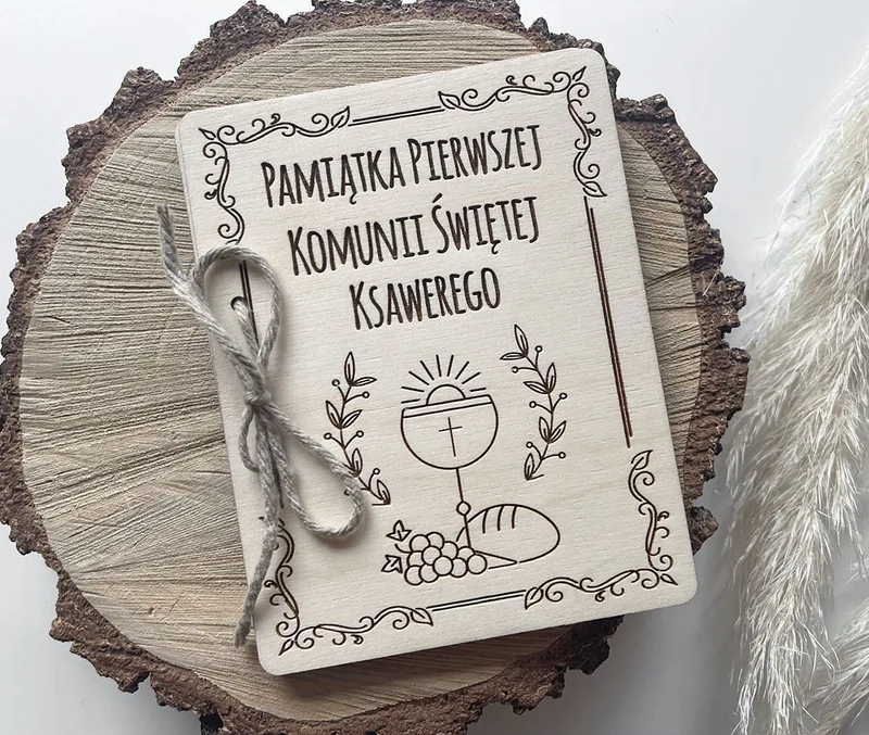 Drewniana kartka komunijna z życzeniami