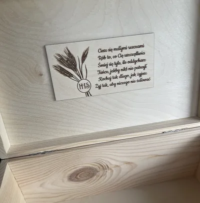 Pudełko komunijne z życzeniami w środku