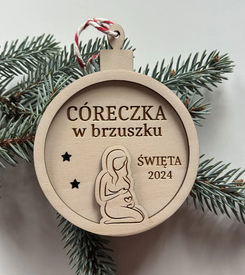 Bombka ciążowa z napisem – personalizowana ozdoba choinkowa dla przyszłej mamy
