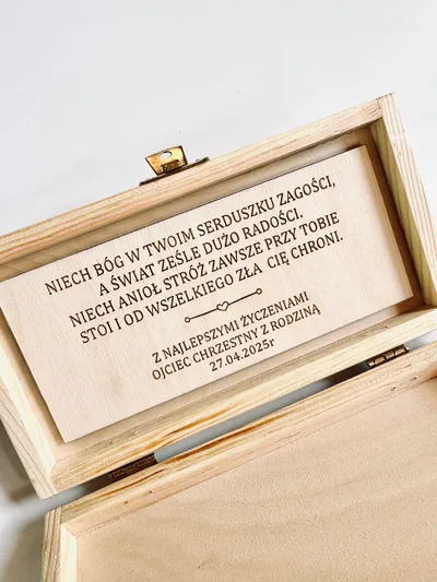 Pudełko na pieniądze na Chrzest z grawerem – personalizowany prezent