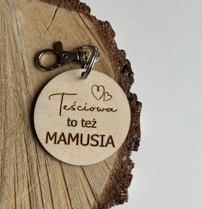 Brelok dla Mamy z tym samym napisem przód i tył – elegancki prezent na Dzień Mamy
