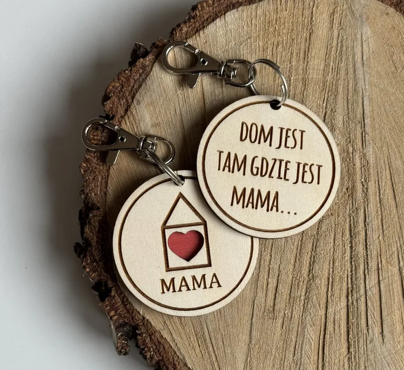 Brelok dla Mamy z dowolnym napisem – personalizowany prezent na Dzień Mamy