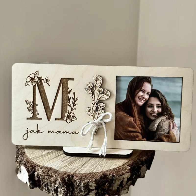 Ramka M jak Mama ze zdjęciem dziecka – personalizowana pamiątka na Dzień Mamy