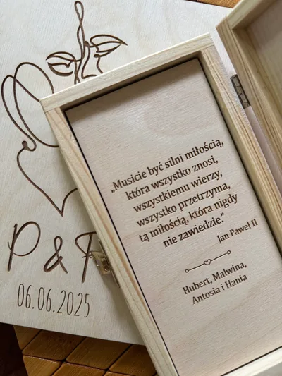 Pudełko ślubne z dowolnymi życzeniami w środku – elegancki prezent na wesele