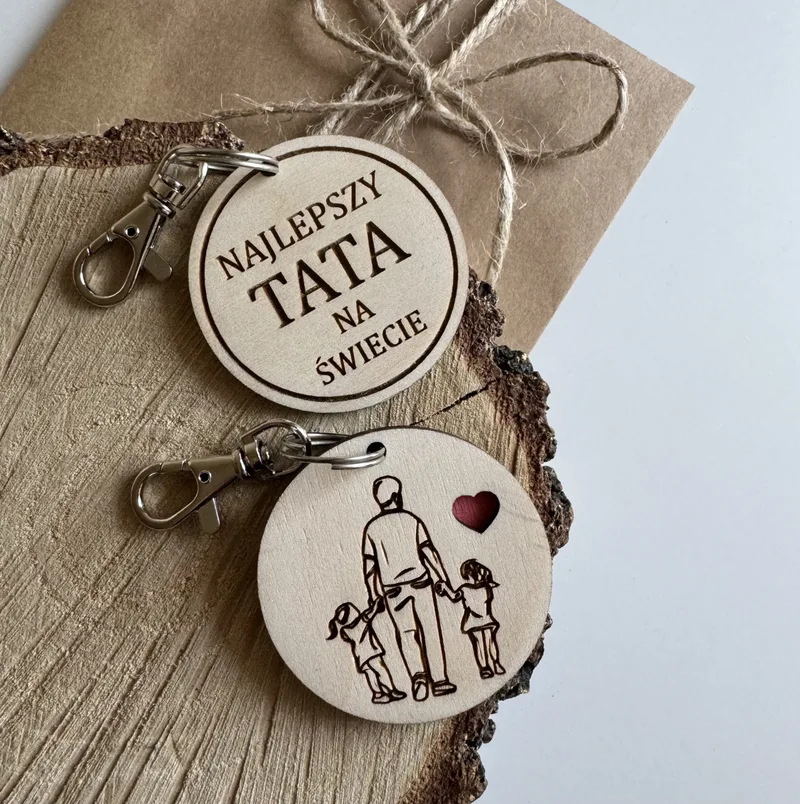 Brelok dla Taty z 2 córkami – tata córeczki z dowolnym napisem