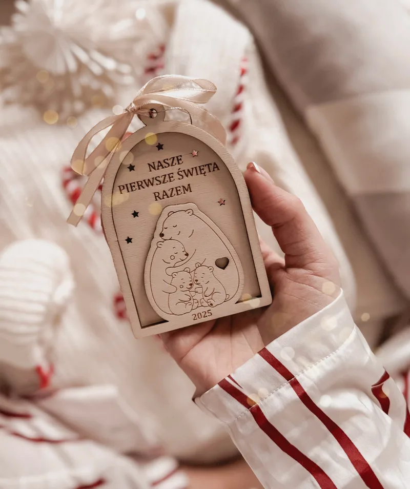 Bombka 4 Misie z dowolnym napisem – personalizowana bombka rodzinna na choinkę