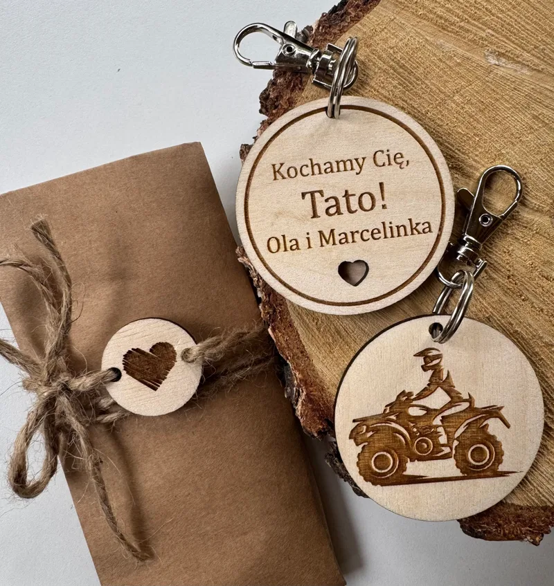 Brelok Quad dla Taty z dowolnym napisem – prezent dla taty quadowca