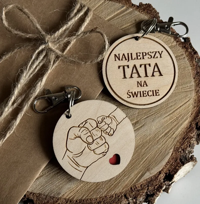 Brelok dla Taty z grafiką i dowolnym napisem – prezent na Dzień Taty