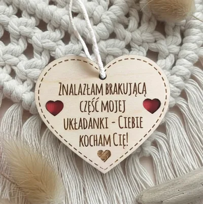 Zawieszka do samochodu z napisem walentynkowym – gotowa do wręczenia