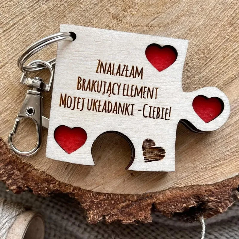 Brelok Puzzle z napisem walentynkowym – gotowy do wręczenia prezent dla pary