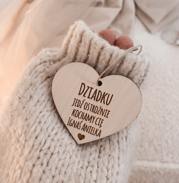 2E48482E-F16A-4DDD-B5B0-2D11353A9798.jpeg Zawieszka serce z dowolnym napisem.Spakowana gotowa do wręczenia