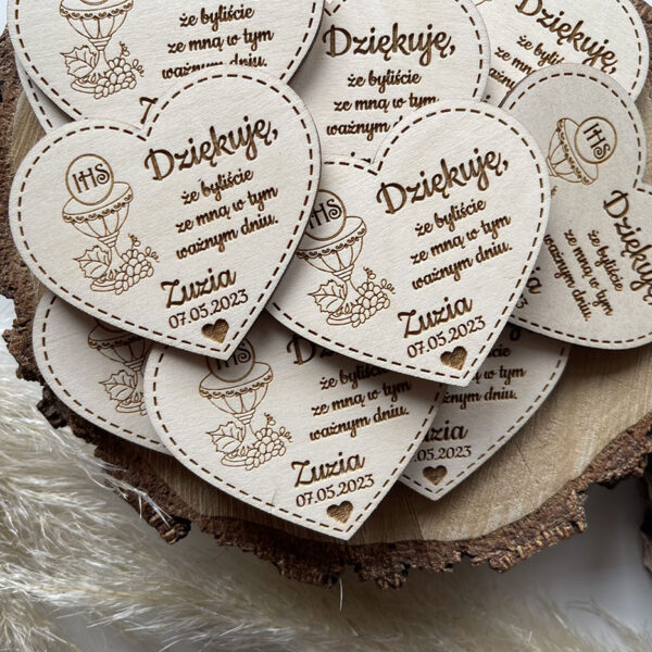 FA5359F5-F3F3-4E46-BBB7-D210A151569C-scaled-1.jpg Podziękowanie dla gości Komunia – magnes drewniany