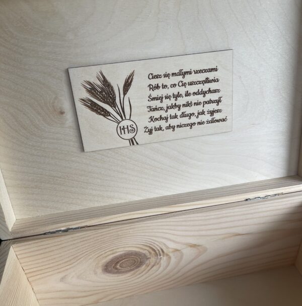 Pudełko komunijne z życzeniami w środku