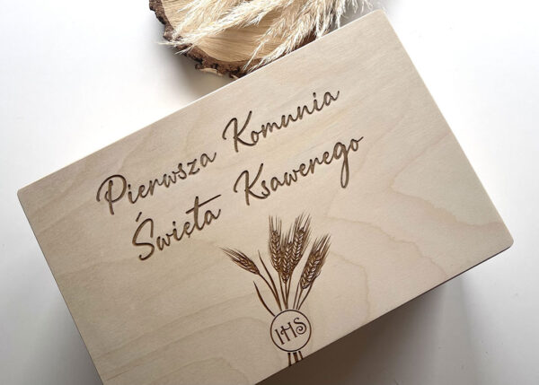 Pudełko komunijne z życzeniami w środku