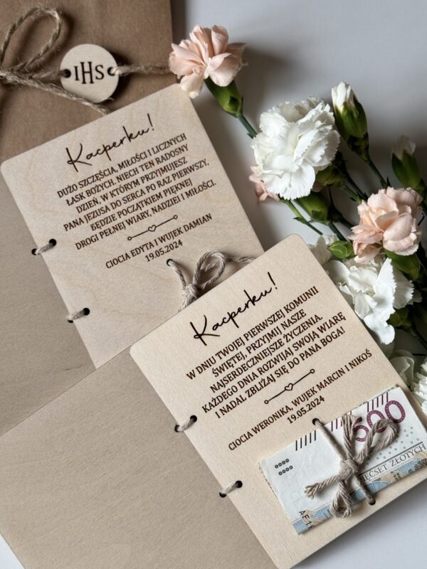 IMG_0874-scaled-1.jpeg Drewniana kartka komunijna na pieniądze z Aniołkiem