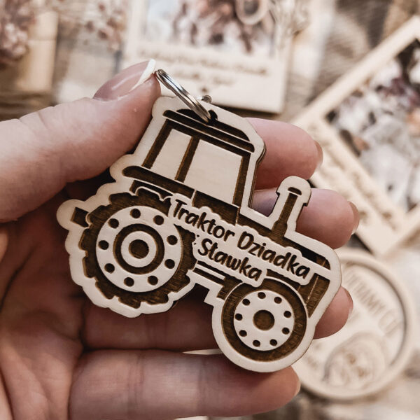 IMG_4593-scaled-1.jpg Brelok Traktor