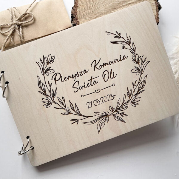 IMG_9282-scaled-1-1.jpg Album komunijny A4 na zdjęcia z grawerem