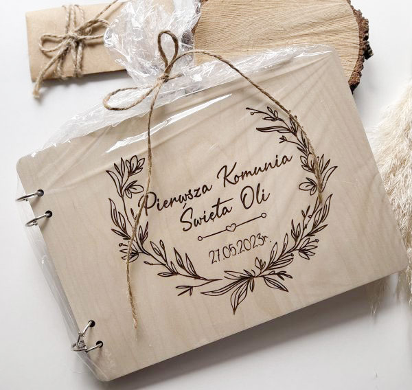 Album komunijny A4 na zdjęcia z grawerem